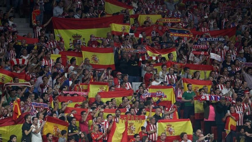 Banderas rojigualdas en abundancia y cánticos de &#039;Viva España&#039; en el Wanda