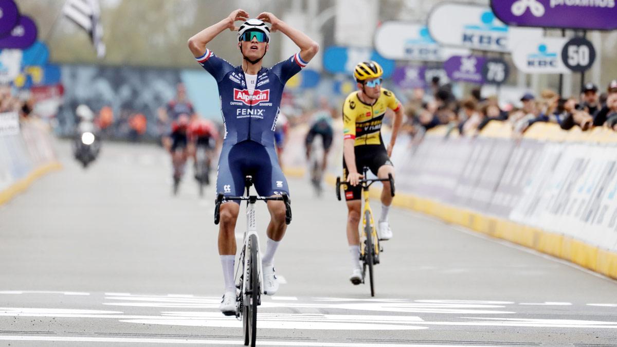 Van der Poel celebrando su triunfo en Flandes