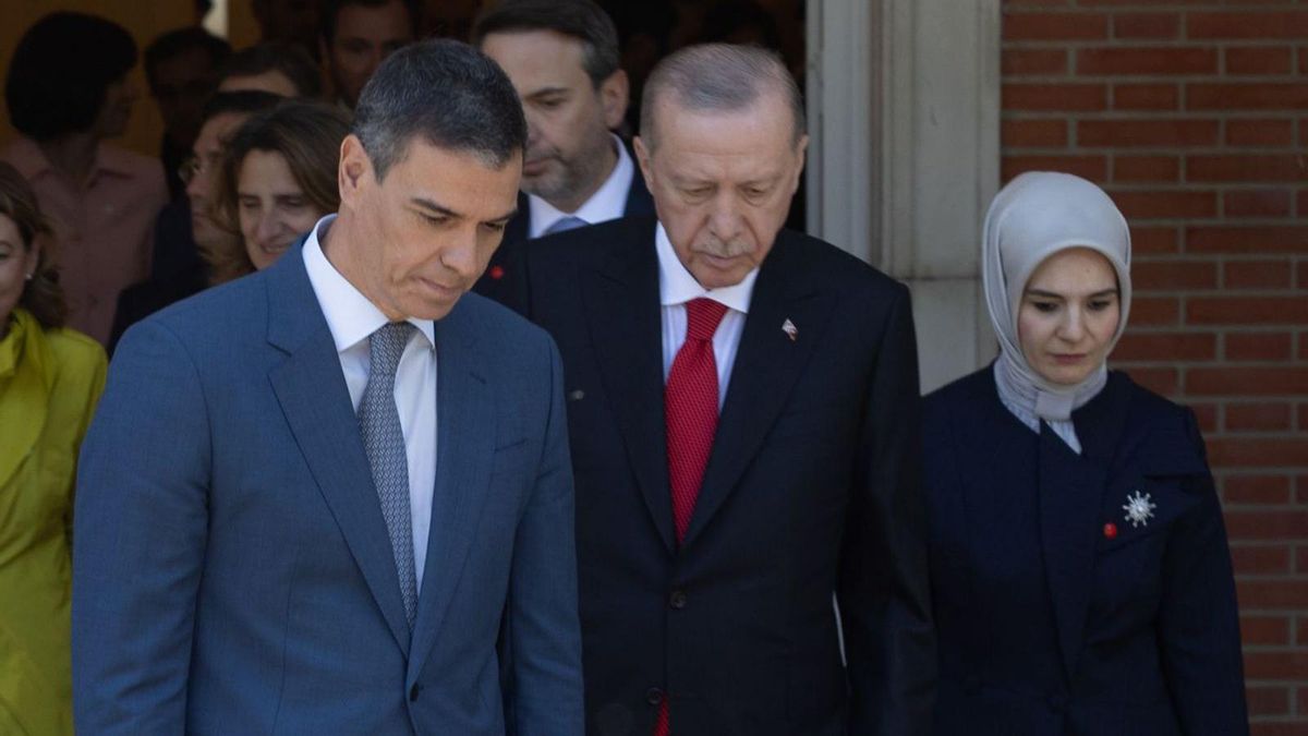 Sánchez i Erdogan (al mig) en una recepció a la Moncloa a Madrid, el 13 de juny. | EDUARDO PARRA / EUROPA PRESS Sánchez i Erdogan (al mig) en una recepció a la Moncloa a Madrid, el 13 de juny. | EDUARDO PARRA / EUROPA PRESS