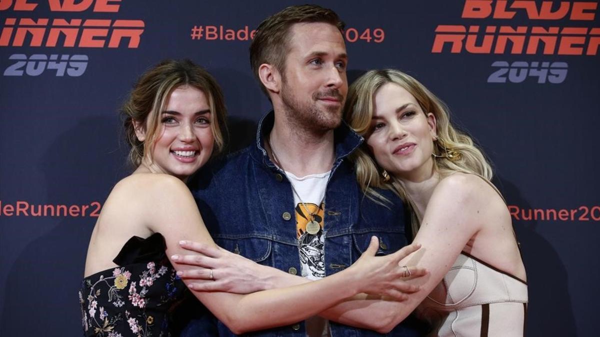 Ana de Armas, Ryan Gosling y Sylvia Hoeks, en la presentación de 'Blade runner 2049' en Barcelona.