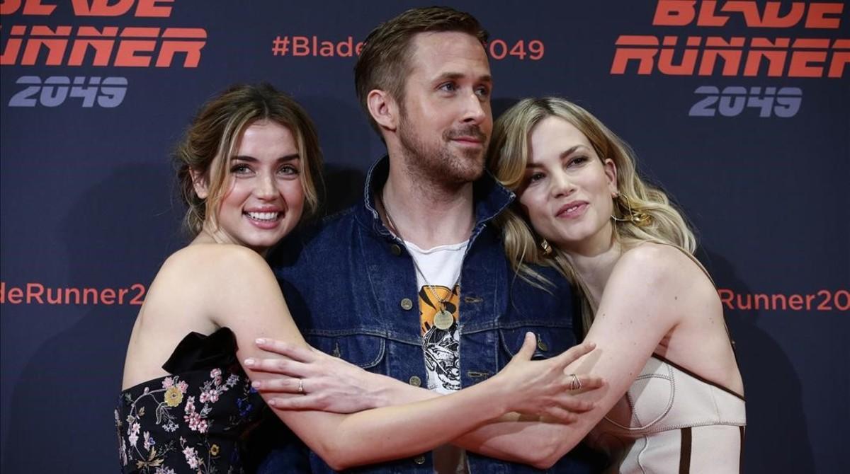 Ryan Gosling es vesteix de 'Blade runner' a Barcelona