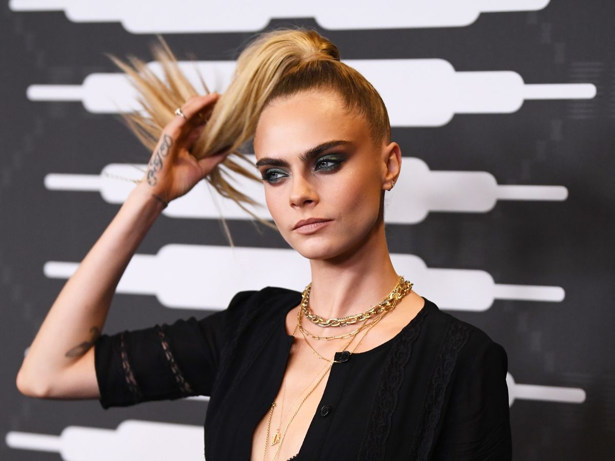 Cara Delevingne coleta