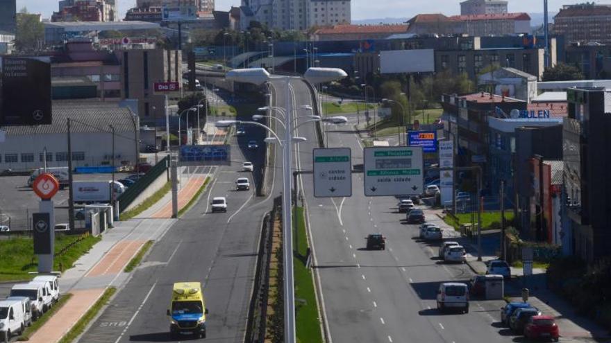 Los polígonos exploran compras conjuntas de energía y reducen horas para  afrontar la subida - La Opinión de A Coruña