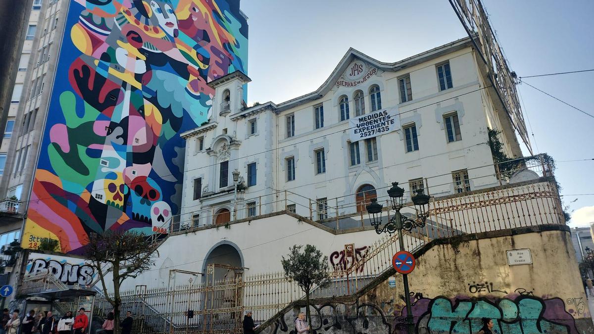El antiguo asilo de las Siervas de Jesús, en plena calle Urzáiz.