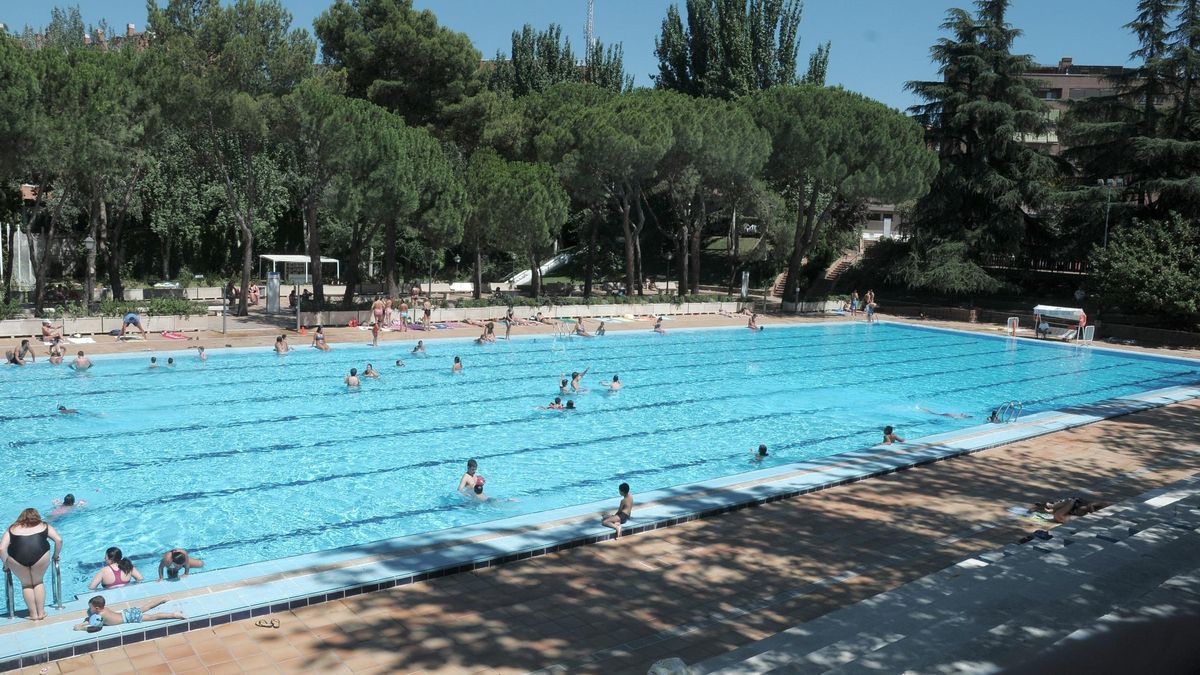 Las piscinas municipales, indispensables para sobrellevar el calor de la capital.