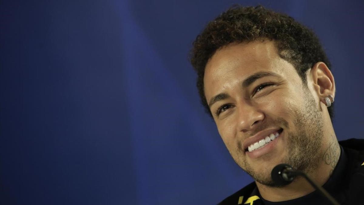 Neymar, en la rueda de prensa que ofreció en Sao Paulo antes del duelo contra Paraguay.