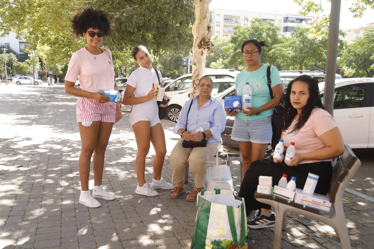 A.J.González Córdoba Un grupo de venezolanos recoger donaciones de medicamentos para enviar a Venezuela tras el terremoto