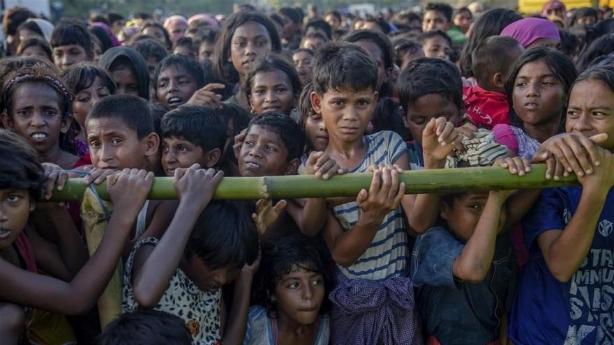 Más de 60 desaparecidos tras el naufragio de un bote de refugiados rohingyas