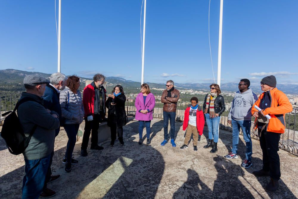 Torres, talaias y talaiots se encienden en Baleares en un "canto" por los derechos humanos