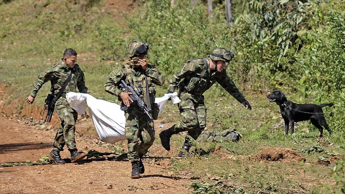 Soldados buscan a miembros de las FARC en imagen de archivo.