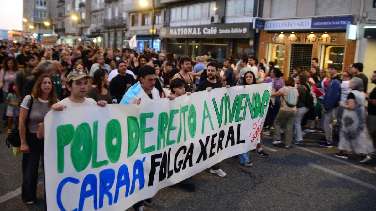 Unas 1.800 personas claman en Cangas por vivienda pública y piden declarar los concellos de O Morrazo zona tensionada
