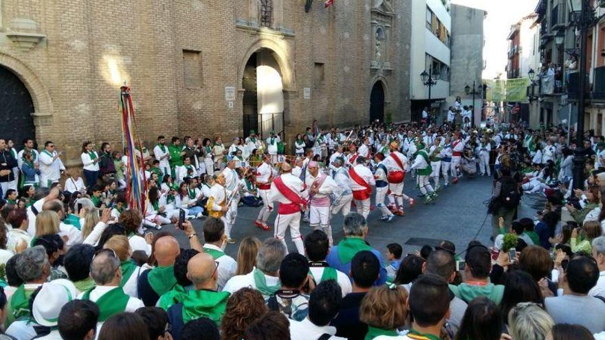 Los Danzantes de Huesca abren el día grande de las fiestas de San Lorenzo