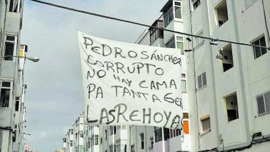 Pancarta en el barrio de Las Rehoyas de Las Palmas de Gran Canaria .