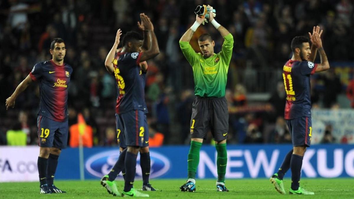 Víctor Valdés vivió bajo palos la última derrota en Champions en el Camp Nou