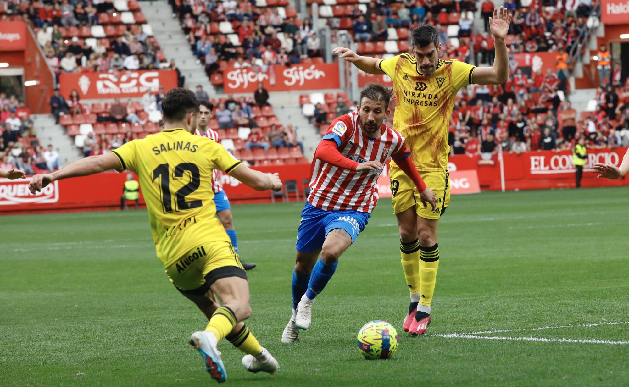 En imágenes: Así fue el partido entre Sporting y Mirandés en El Molinón