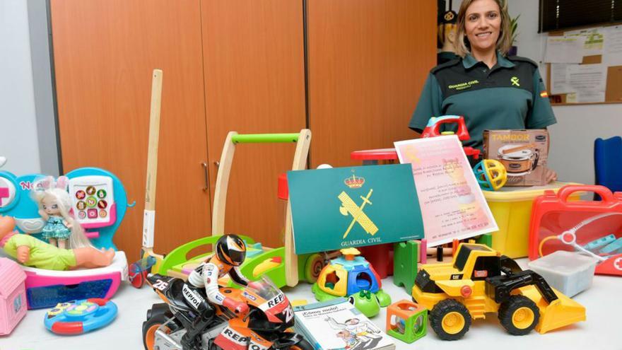 La Guardia Civil recoge juguetes para los menores usuarios del Hospital Militar