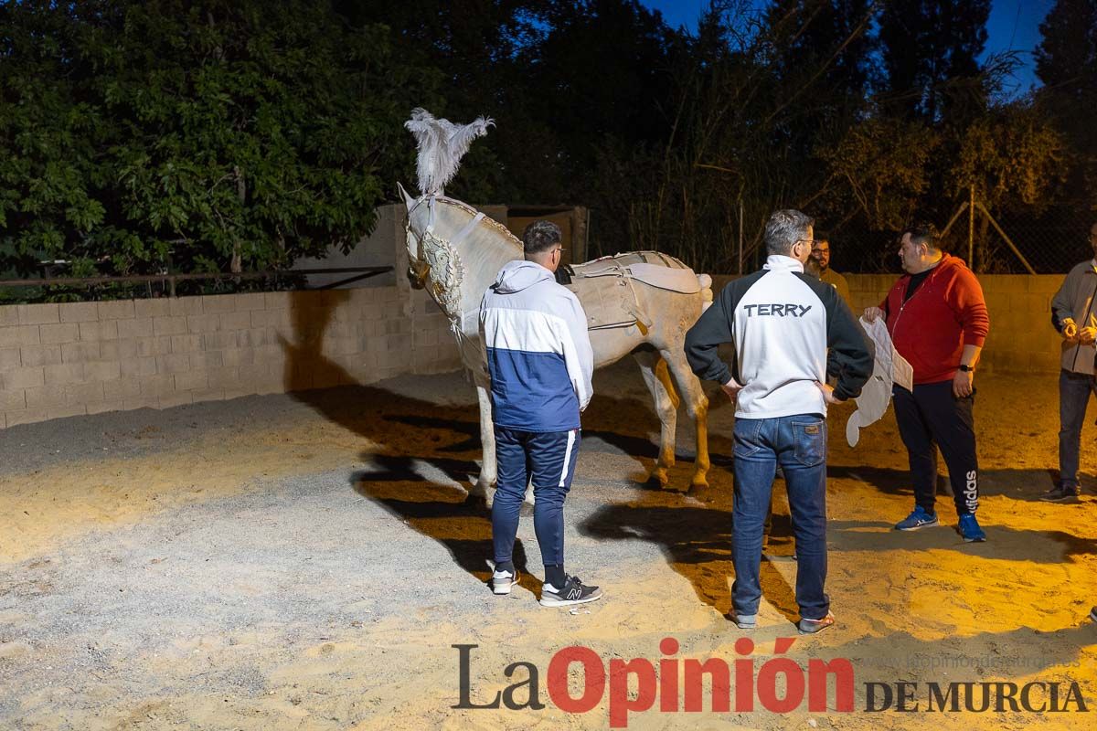 Vestir a un caballo del vino en la mañana del dos de mayo