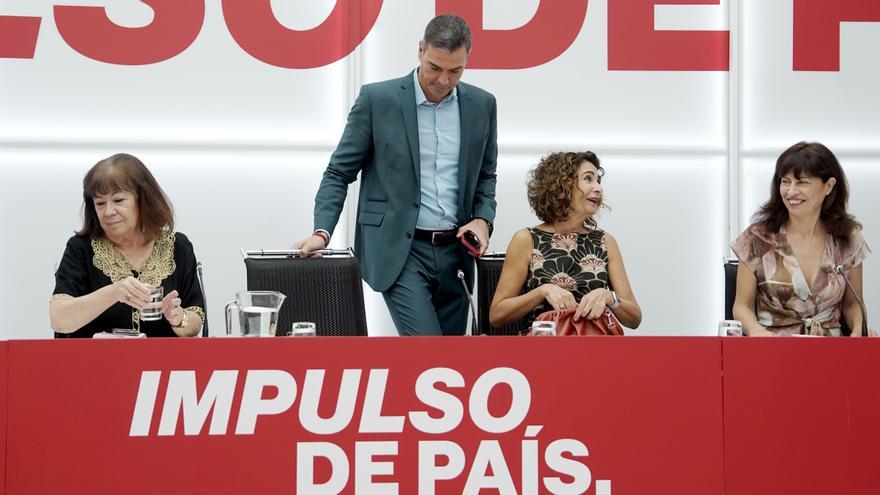 Pedro Sánchez preside la reunión de la ejecutiva del PSOE celebrada este lunes en Ferraz.