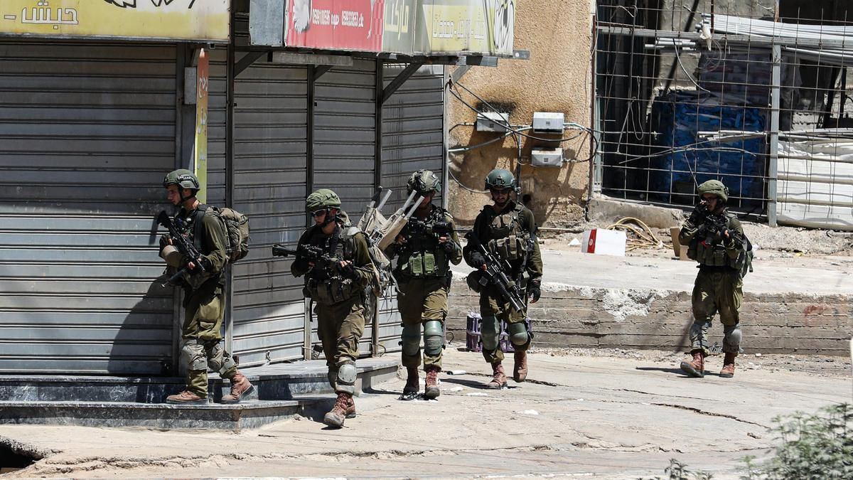 Efectivos del Ejército israelí durante una operación en el campo de Al Fara, Cisjordania.