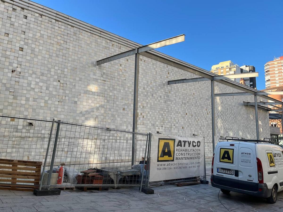 Obras en la plaza del EACC.