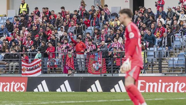 La afición tampoco falló en Madrid y alentó a los suyos | ÁREA 11