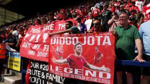 Homenaje de los fans del Liverpool a Diogo Jota