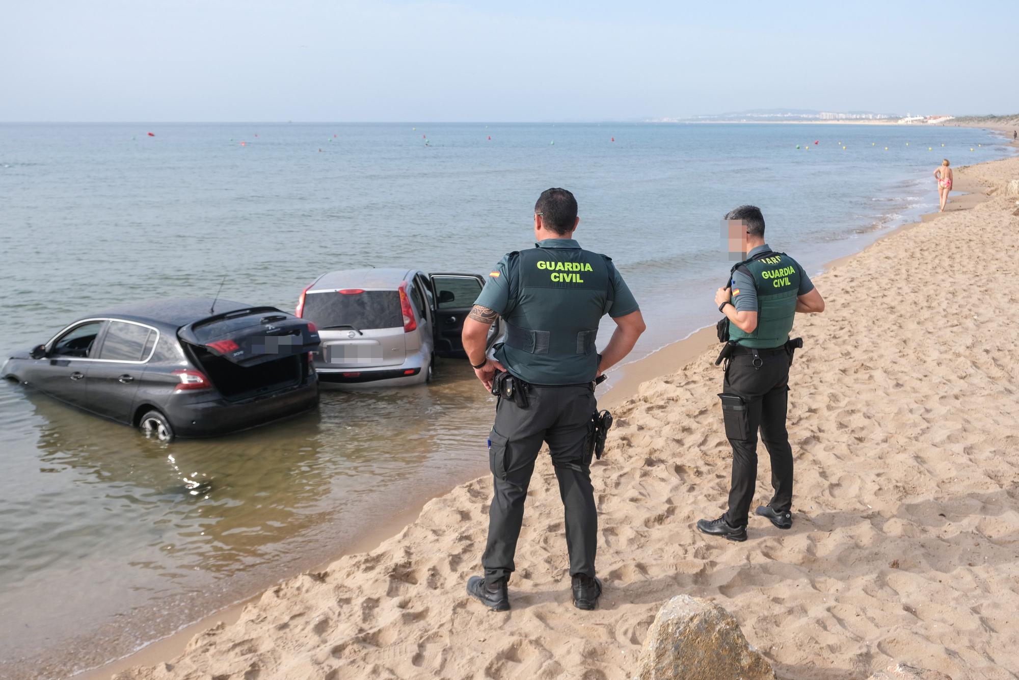 Así ha sido el operativo de la Guardia Civil en la playa de El Pinet en La Marina