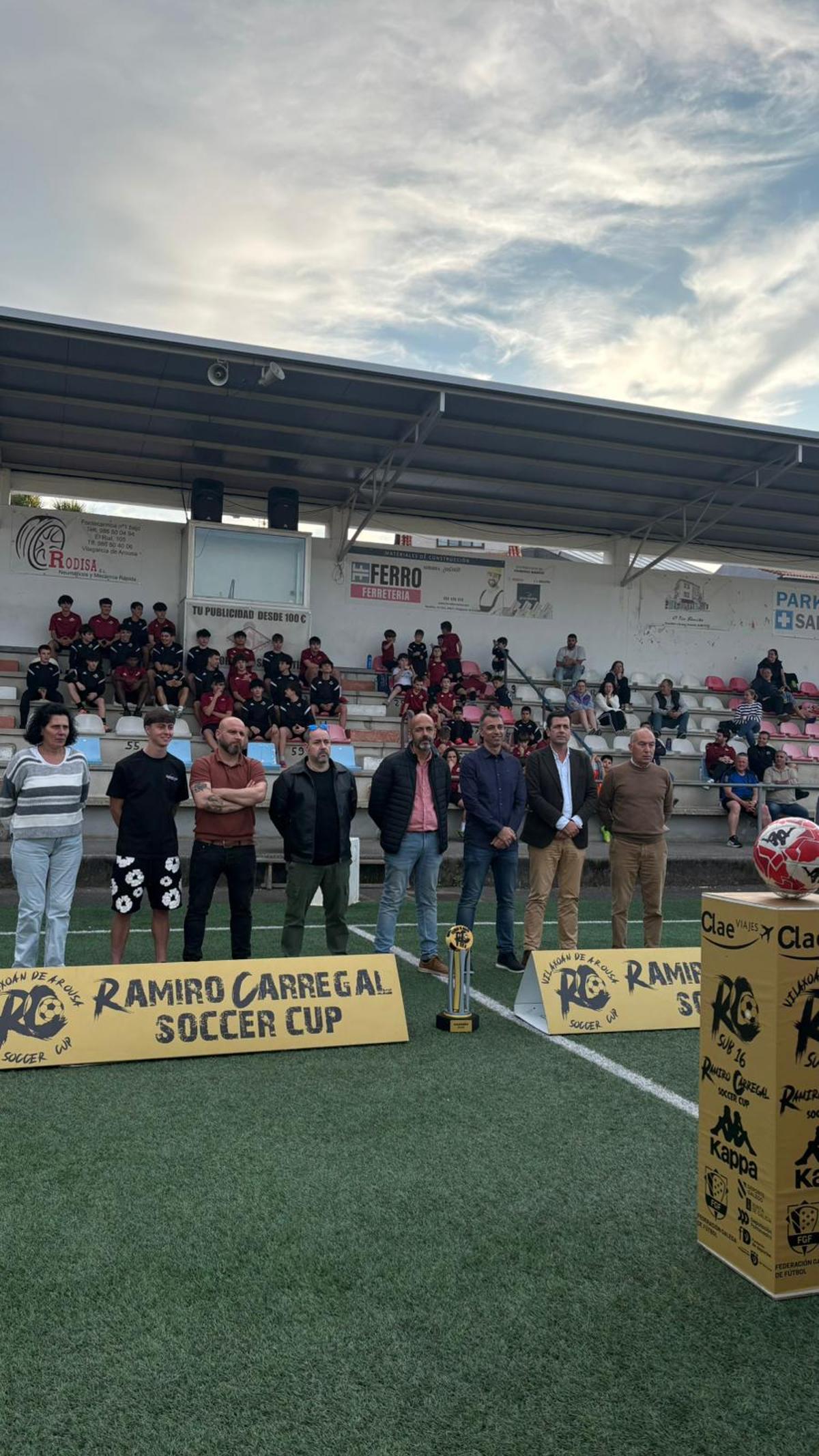 El evento celebró su presentación sobre el propio césped de Vilaxoán.
