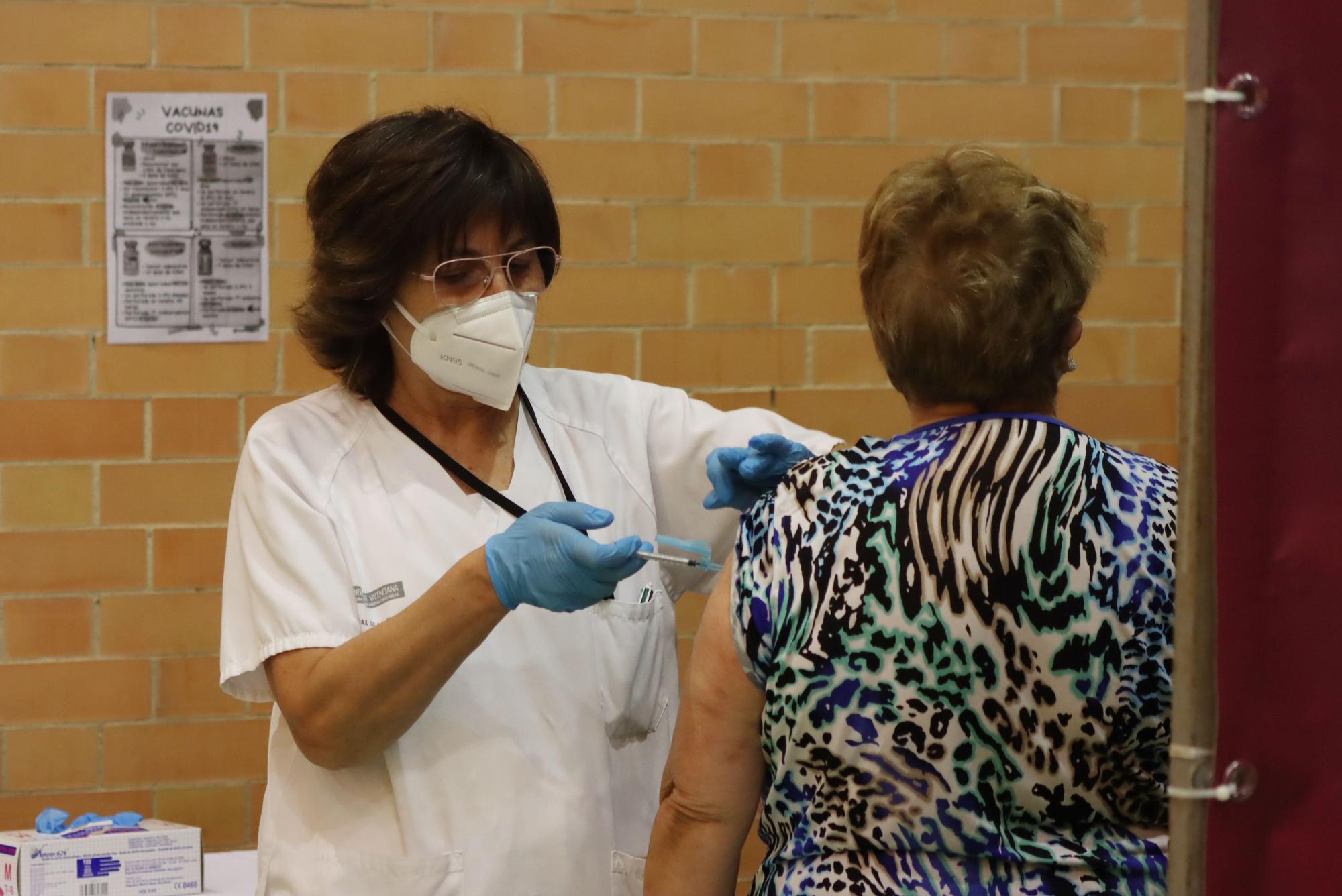 Sanitat activa los nuevos 'vacunódromos' en los municipios de Castellón