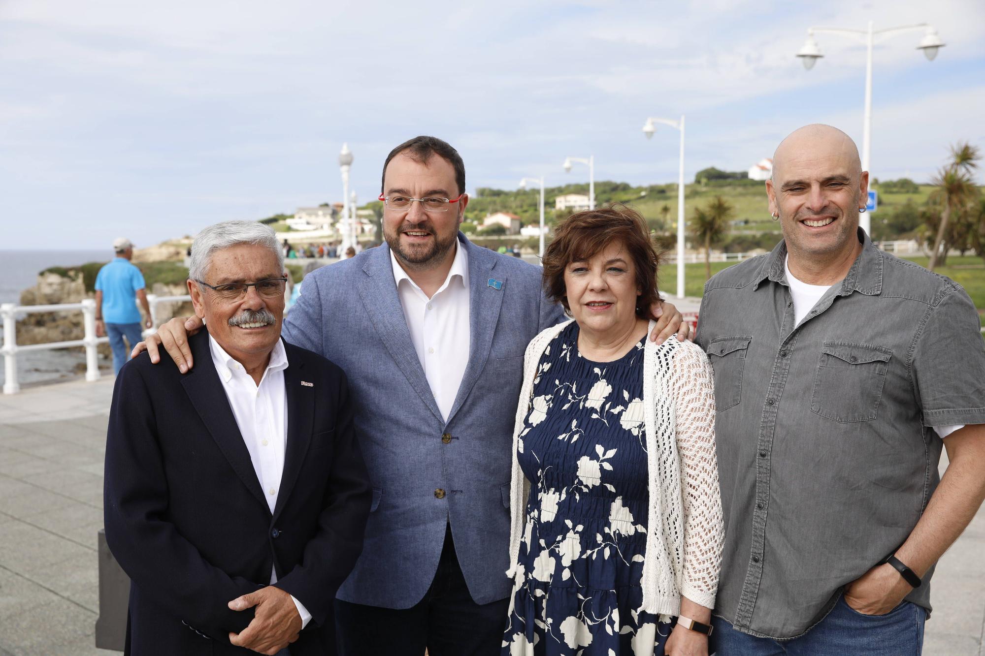 EN IMÁGENES:  Así fue el homenaje a los exiliados por la Guerra Civil y la posterior represión franquista organizado por los socialistas de Gijón junto a la estatua de "La Madre del Emigrante"