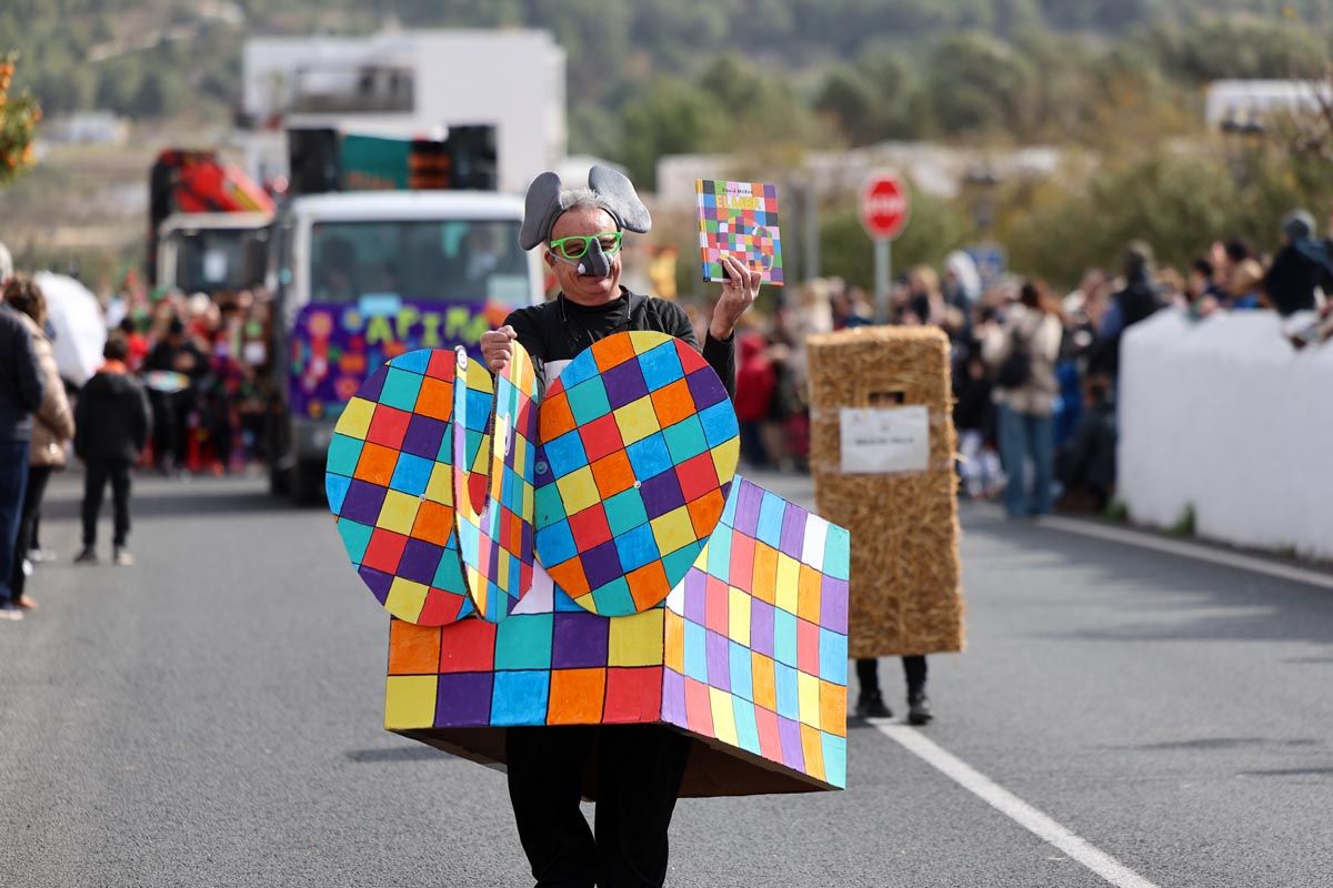 Todas las imágenes de la rúa de carnaval de Sant Josep