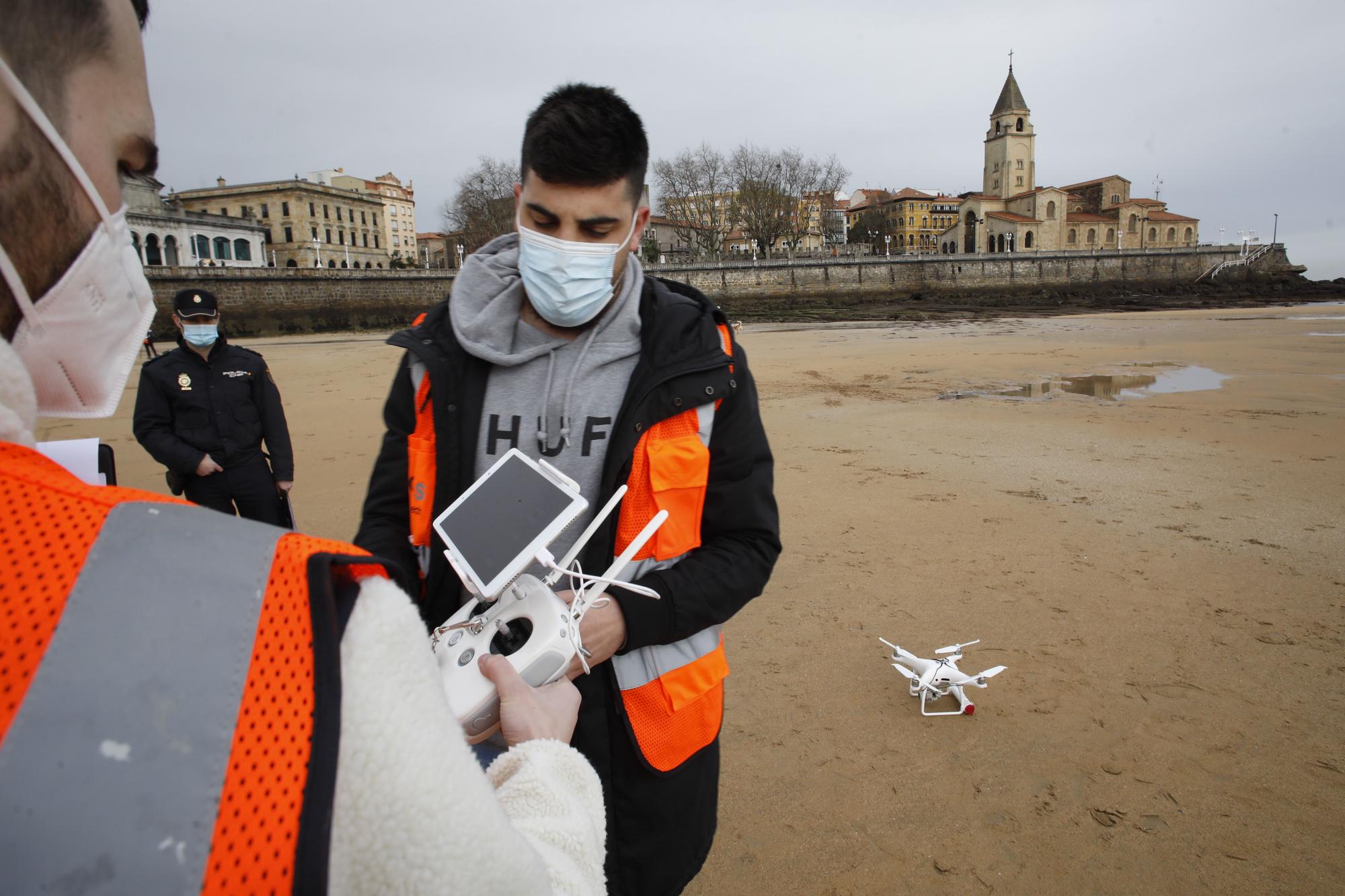 Control policial del vuelo de un dron en San Lorenzo