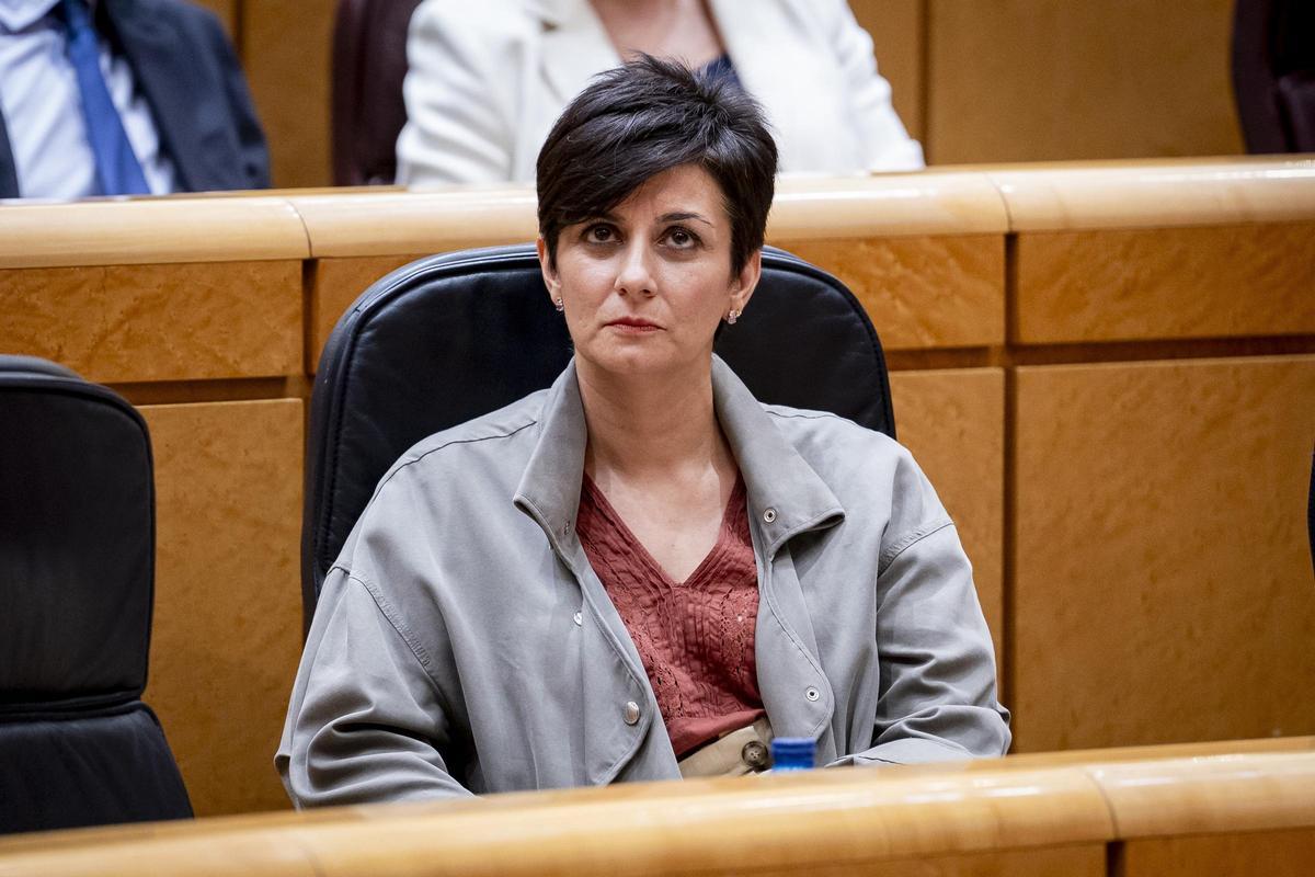 La ministra de Vivienda y Agenda Urbana, Isabel Rodríguez, durante una sesión de control al Gobierno en el Senado, a 10 de junio de 2025, en Madrid (España). El pleno del Senado aborda la aprobación de actas previas y plantea preguntas sobre transporte, d