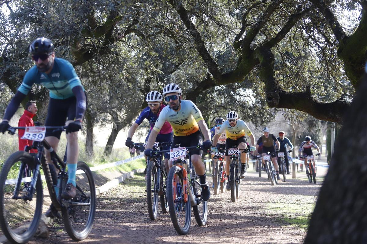 Un grupo de participantes, durante el recorrido.