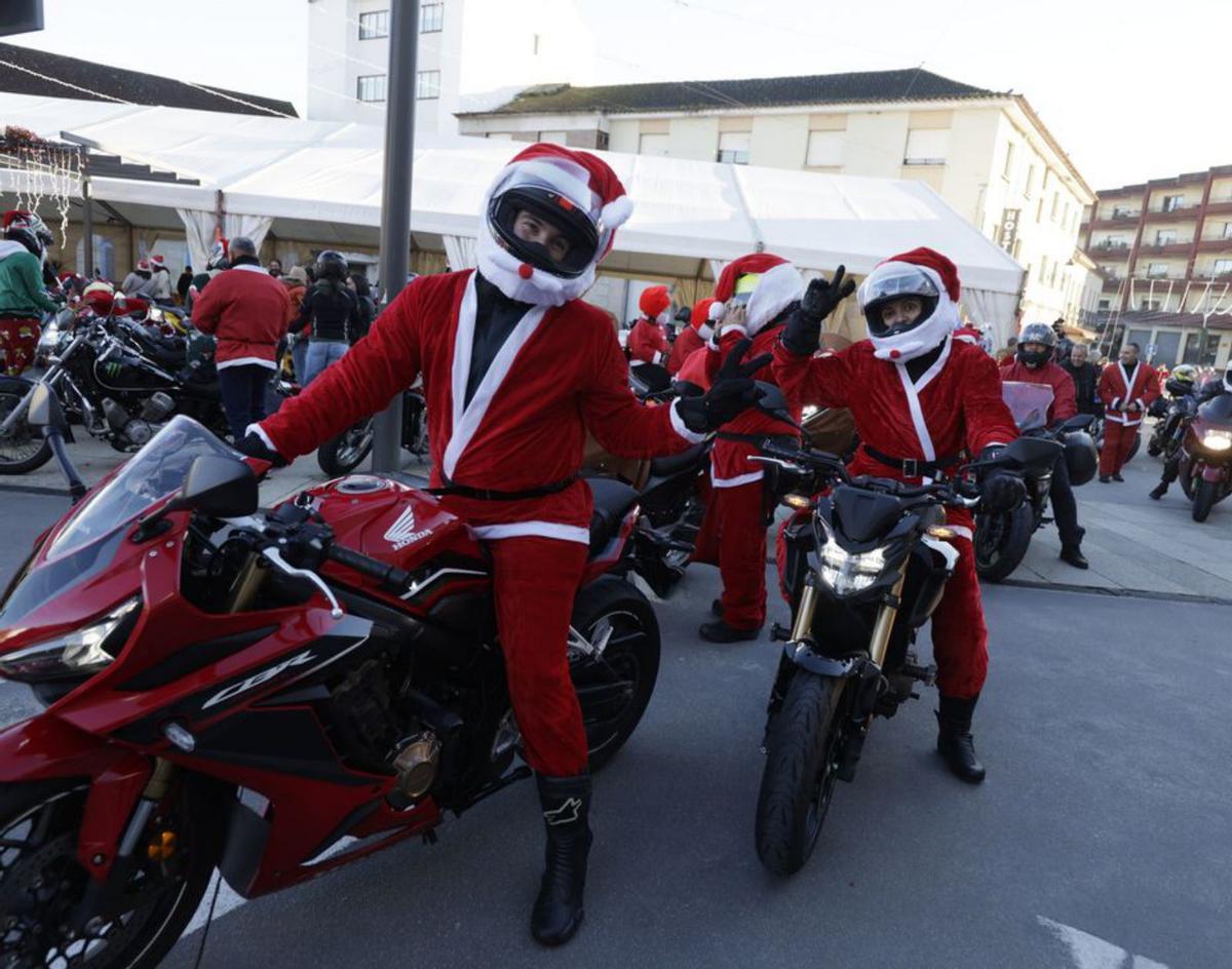 Papá Noel llega a Ponte Caldelas sobre dos ruedas
