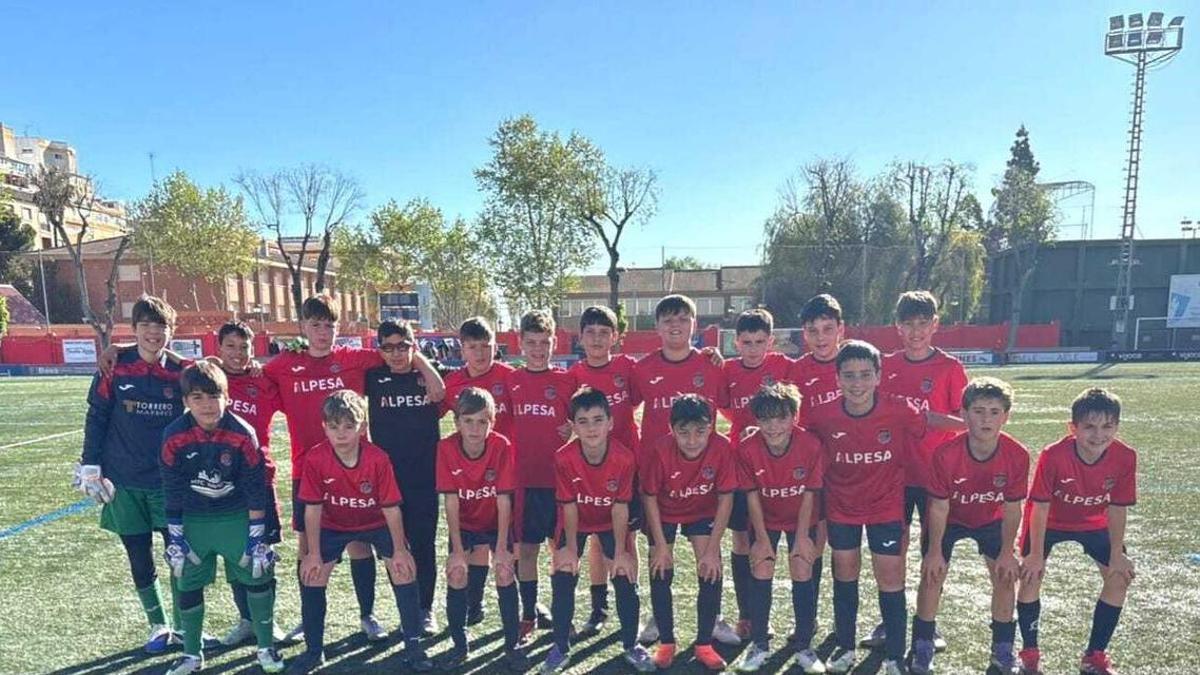 Los equipos alevines A y B de la UE Tavernes de la Valldigna que participan en el Torneig Salvador "Quiles"