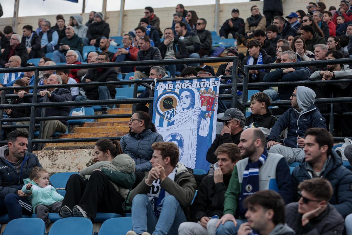 Afición blanquiazul, en el Rico Pérez, durante el pasado Hércules-Sevilla Atlético.