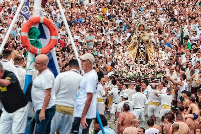 Embarcación de la Virgen del Carmen en Puerto de la Cruz, julio de 2022