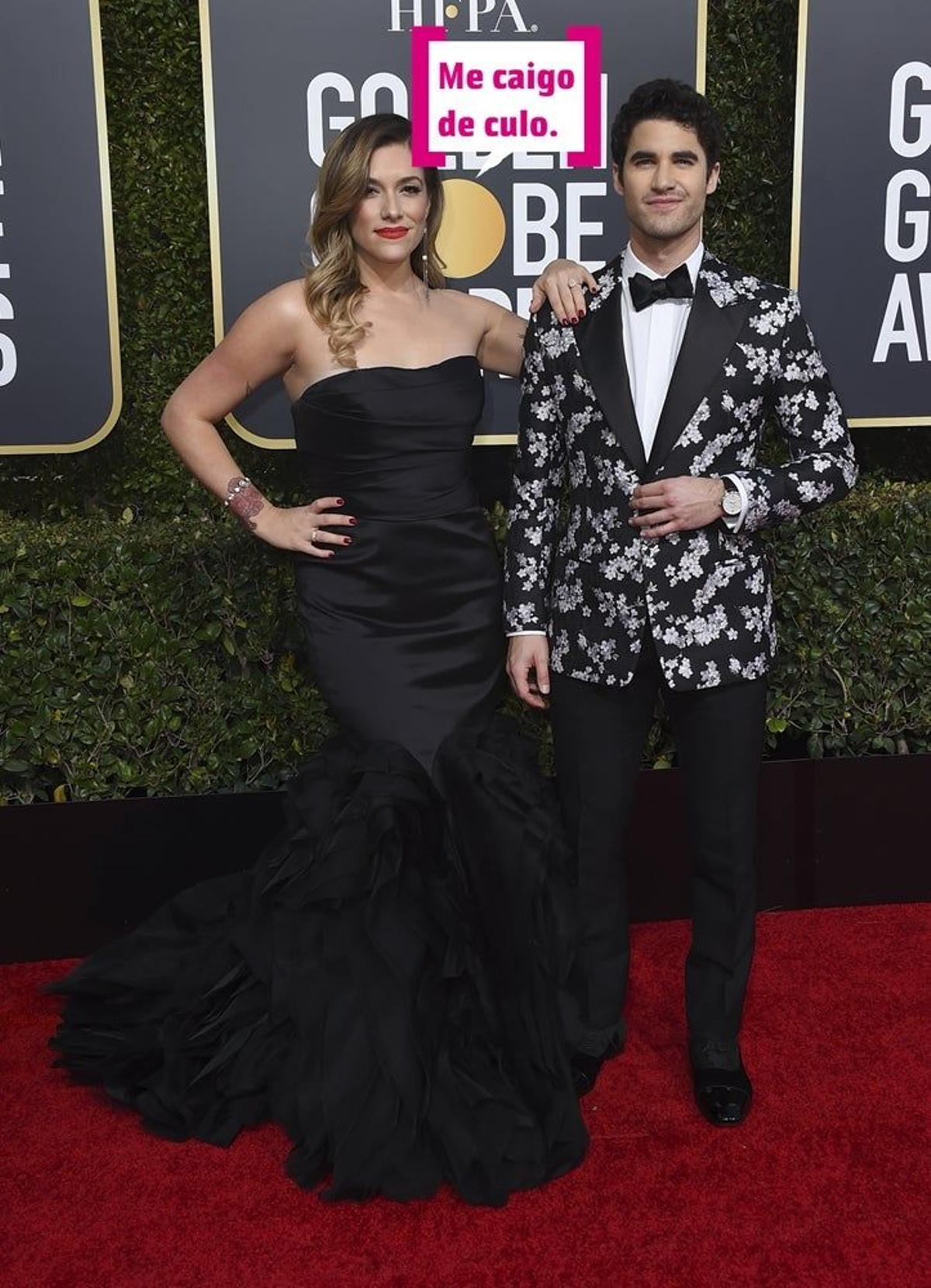 Darren Criss y Mia Swier en los Globos de Oro 2019