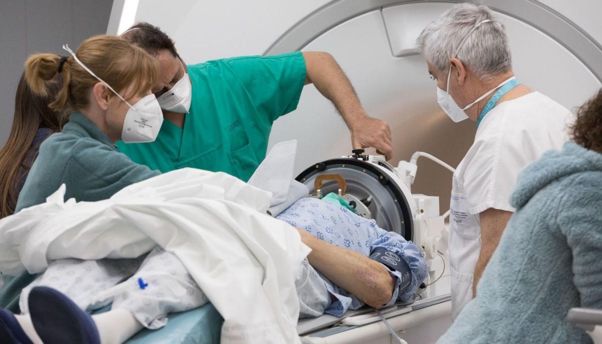 Paciente tratado en Santiago con la tecnología HIFU, indicada para temblor esencial y párkinson. | // FDV