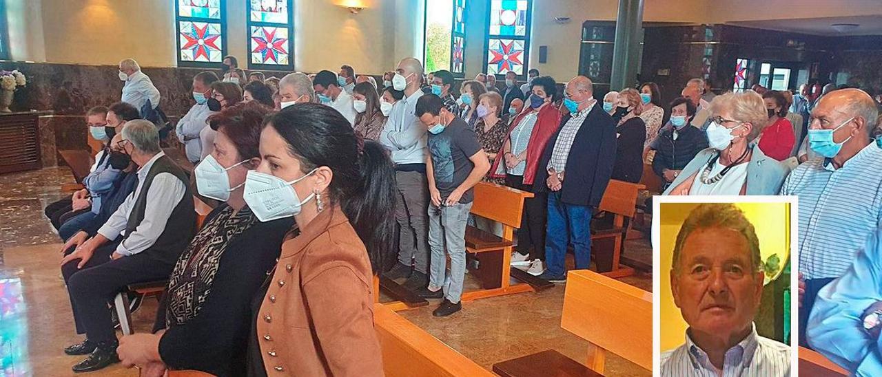 Asistentes a la celebración de la palabra en la capilla de Los Arenales. En el recuadro, Benigno García. | LNE