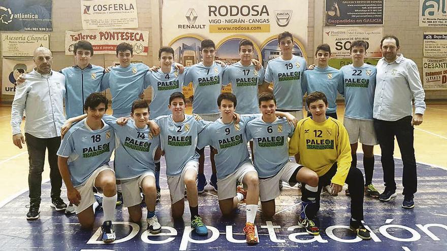 El equipo cadete masculino del Distevi Seis do Nadal. // FdV