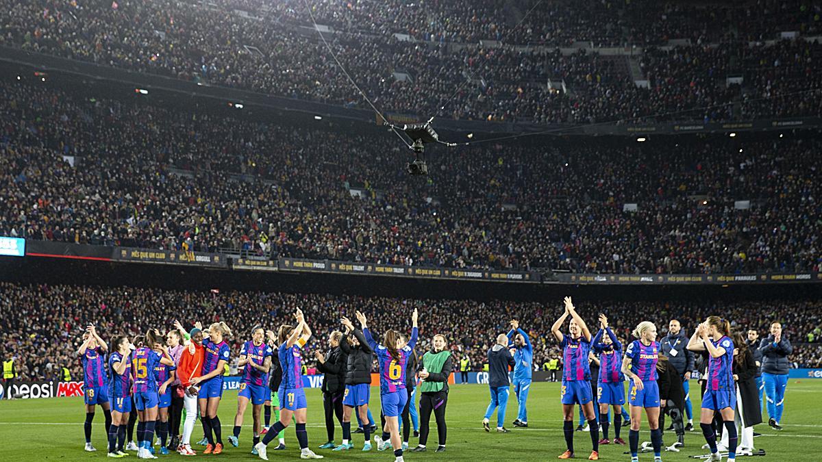 Las jugadoras celebran la victoria ante el Real Madrid en un Camp Nou de récord.