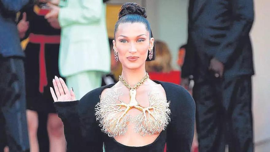 Veto al &#039;Naked dress&#039; en Cannes: ¿por qué el festival prohíbe a las estrellas pisar la alfombra roja medio desnudas?