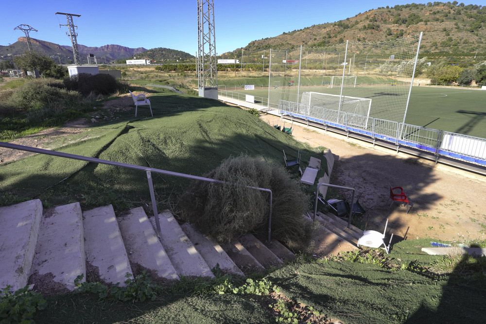 Críticas por el estado de abandono en el campo del Fútbol Base Sagunto.