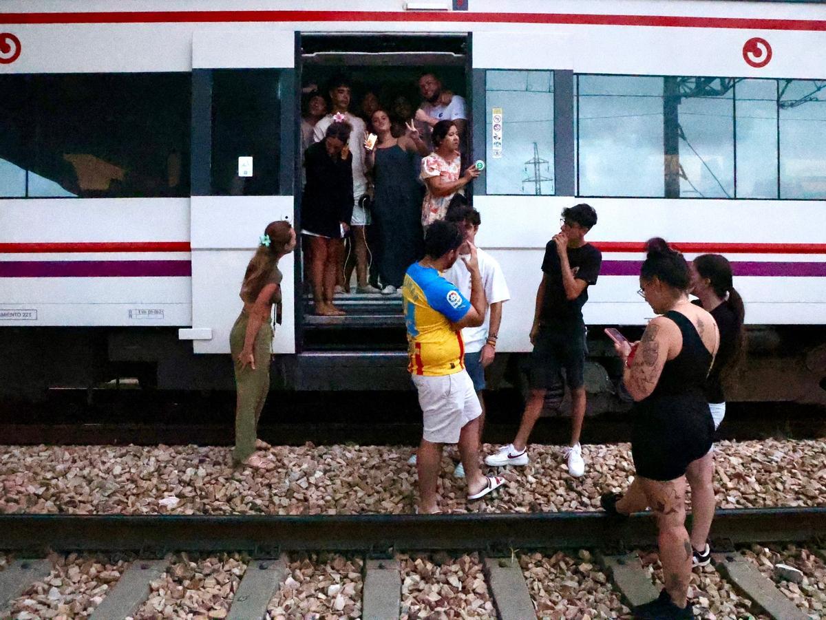 Pasajeros de uno de los trenes