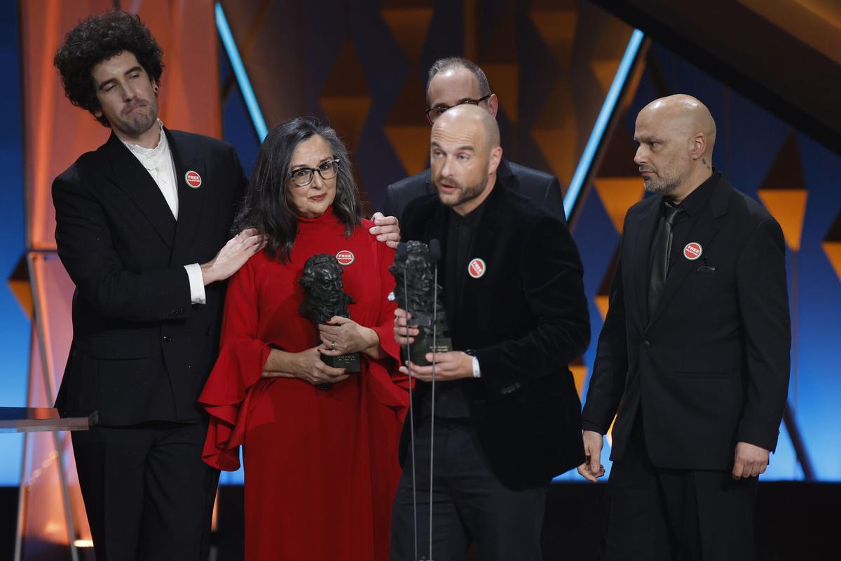 El realizador Alberto Vázquez tras recibir el Goya a mejor película de animación por su trabajo 'Decorado'. El realizador Alberto Vázquez tras recibir el Goya a mejor película de animación por su trabajo 'Decorado'.