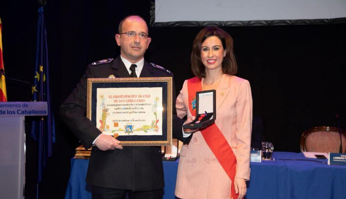 El oficial jefe recogió a la medalla a la Policía Local de Ejea.