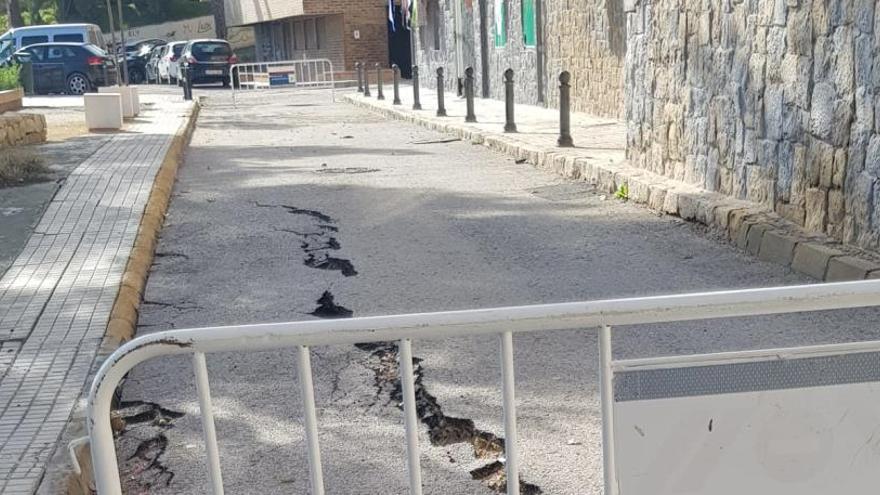 El PP critica el mal estado y las grietas en calles próximas a la parroquia de San José de Elche