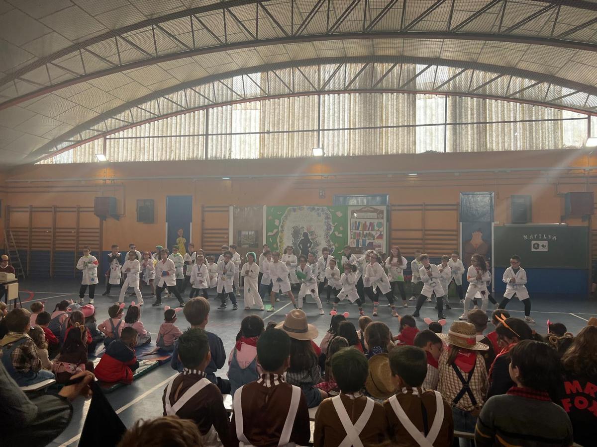 El festival "SolidArte" del colegio Virgen del Fresno de Grado, en imágenes